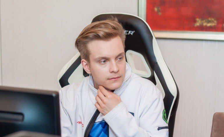 JerAx Lelang Kursi Gamingnya Untuk Gerakan Amal