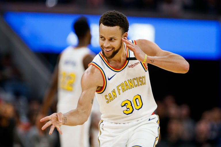 Warriors Steph Curry Lebih Efisien Di Playoffs Daripada Jordan