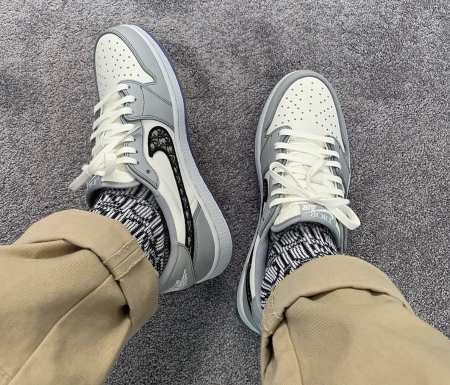  Air  Jordan  1 Low Dior  Closer Look Sepatu  Eksklusif Ini 