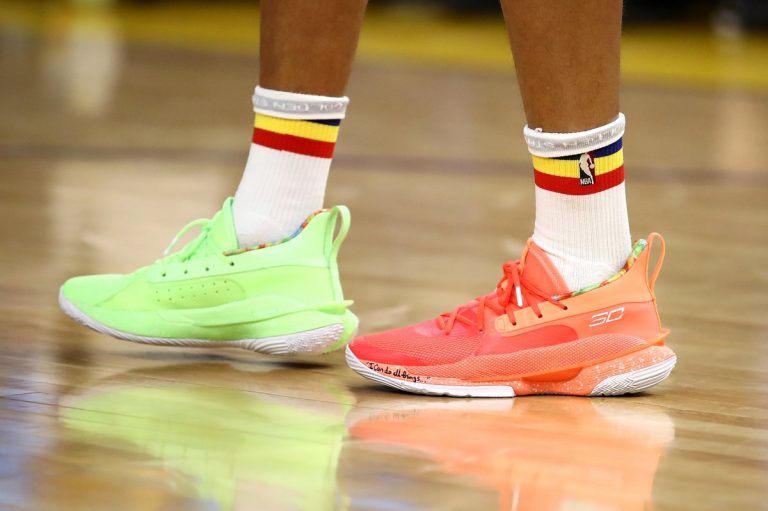 steph curry mismatched shoes