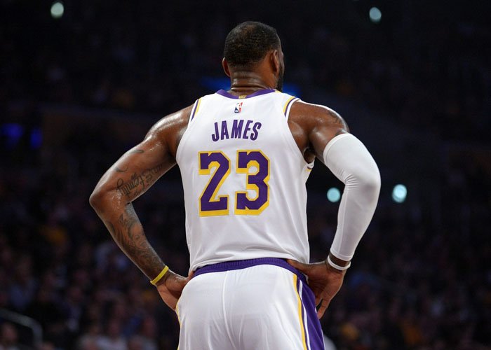 Alasan Lucu Mengapa LeBron James Akan Memakai Namanya Di Bajunya