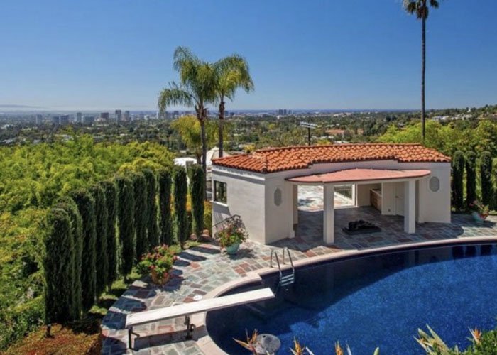 LeBron James Membeli Amazing Beverly Mansion seharga $39 Juta