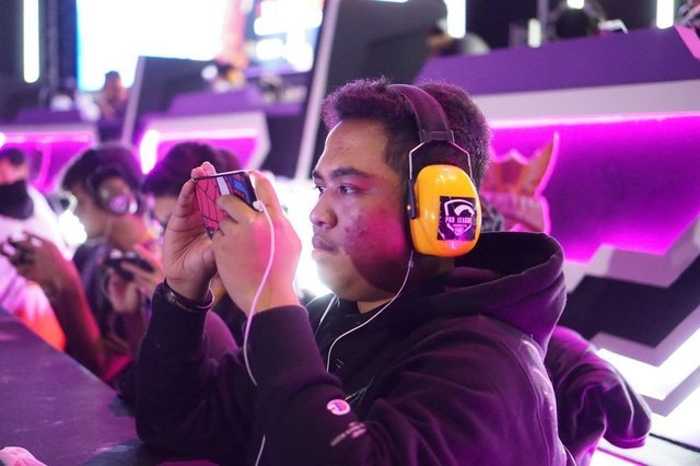 Tips Menjadi Carry Yang Baik di PUBG Mobile ala RRQ Nerpehko!