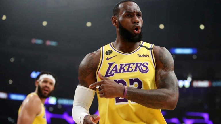 LeBron Memperpanjang Lakers