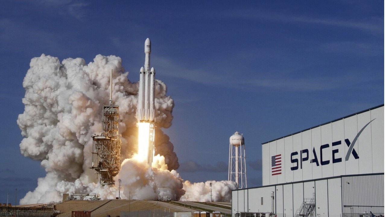 Roket SpaceX Tabrak Bulan