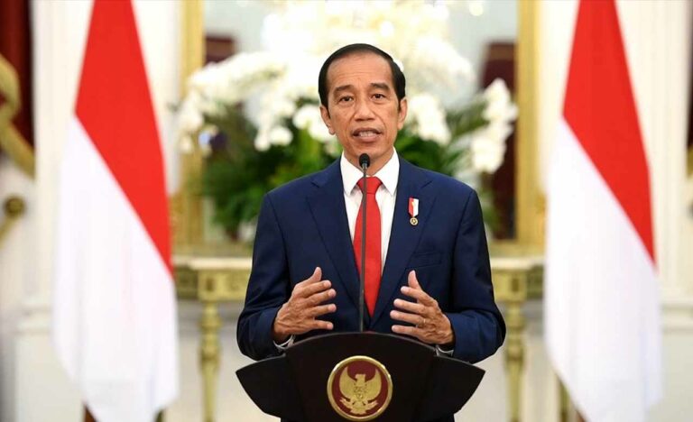 jokowi vaksin booster indonesia