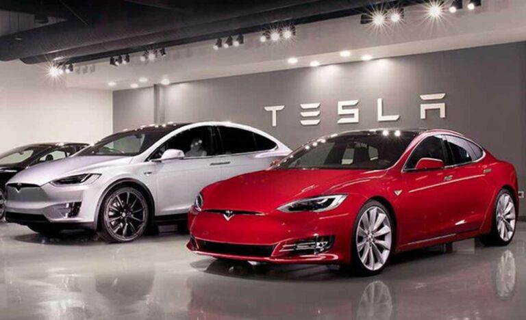 tesla terpaksa tarik mobil