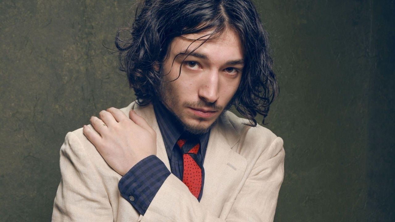 Ezra Miller Ditahan