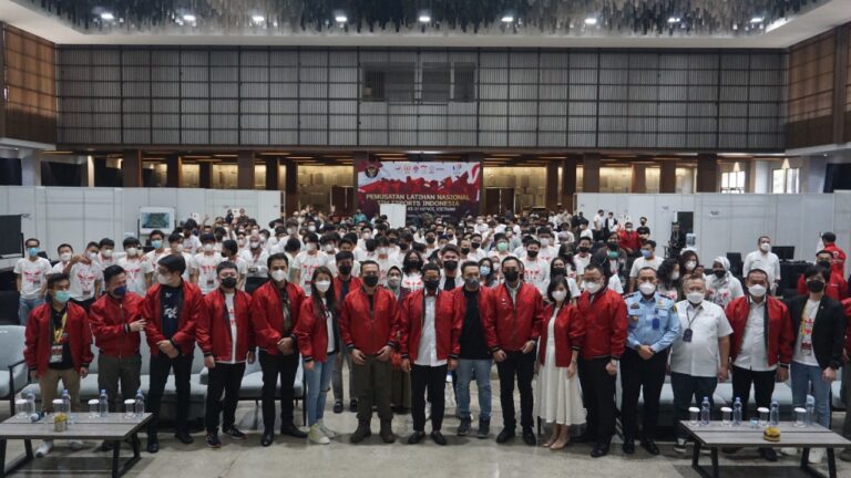 Kunjungi Pelatnas, Sandiaga Uno Optimis Esports Raih Emas SEA Games!