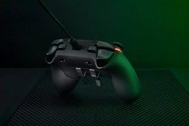 Razer Wolverine V2 Chroma - Back